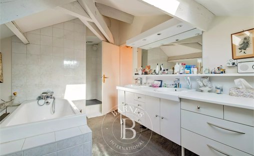 Splendid 19th Century Château, Renovated And Full Of Timeless Charm, Located Just Outside Bordeaux