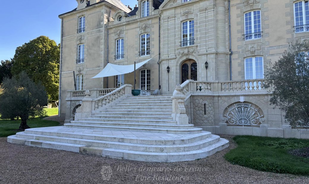 1h30 From Paris By Tgv – An Exceptional Listed 16th/18th/19th Century Chateau With Annexes And A Swi