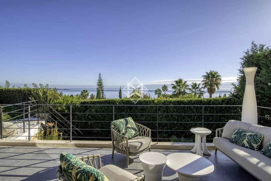 Villa in Cannes, Provence-Alpes-Côte d'Azur, France 2 - 16825057