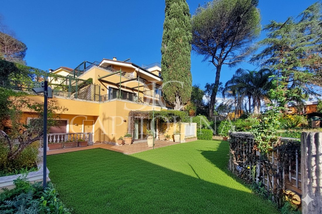 Villa in Farnesina - Camilluccia, Rome, Italy 1 - 16825065
