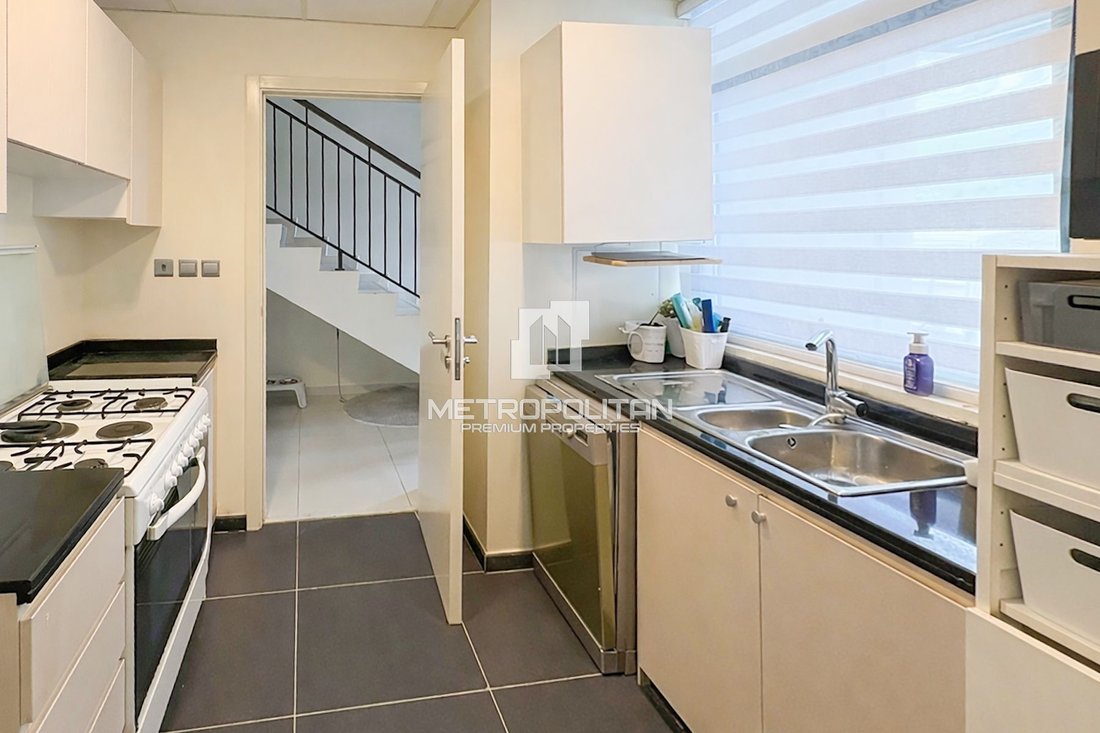 Townhouse in Damac Hills 2, Dubai, United Arab Emirates 4 - 16826358
