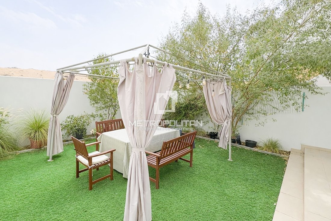 Townhouse in Damac Hills 2, Dubai, United Arab Emirates 2 - 16826358