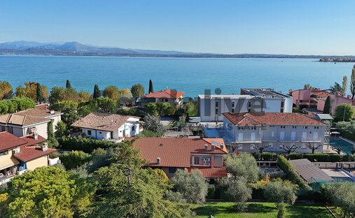 House in Colombare, Sirmione, Lombardy 1