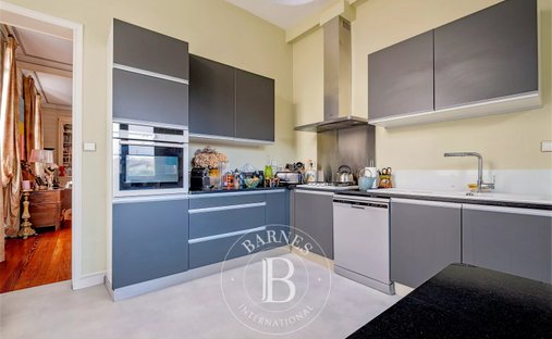 Splendid 19th Century Château, Renovated And Full Of Timeless Charm, Located Just Outside Bordeaux