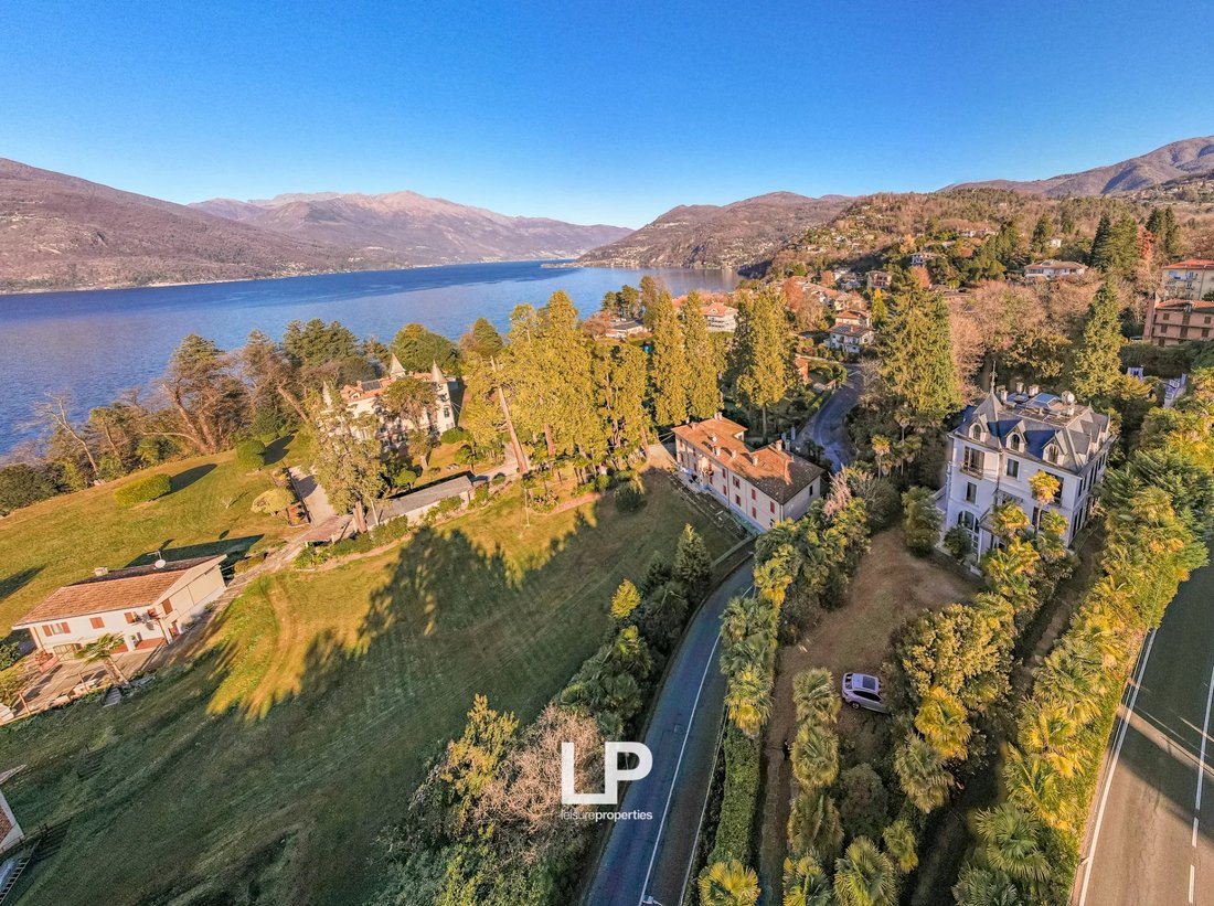 Villa in Luino, Lombardei, Italien 3 - 16825350