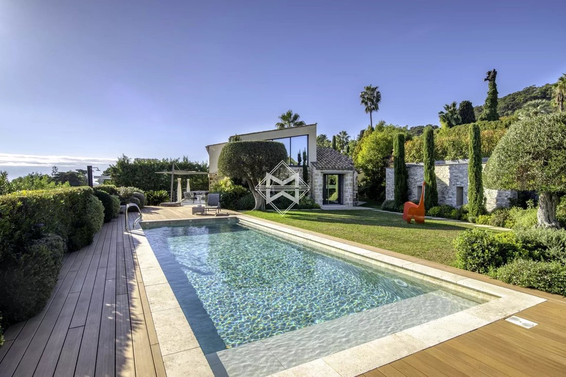 Villa in Cannes, Provence-Alpes-Côte d'Azur, France 1 - 16825057