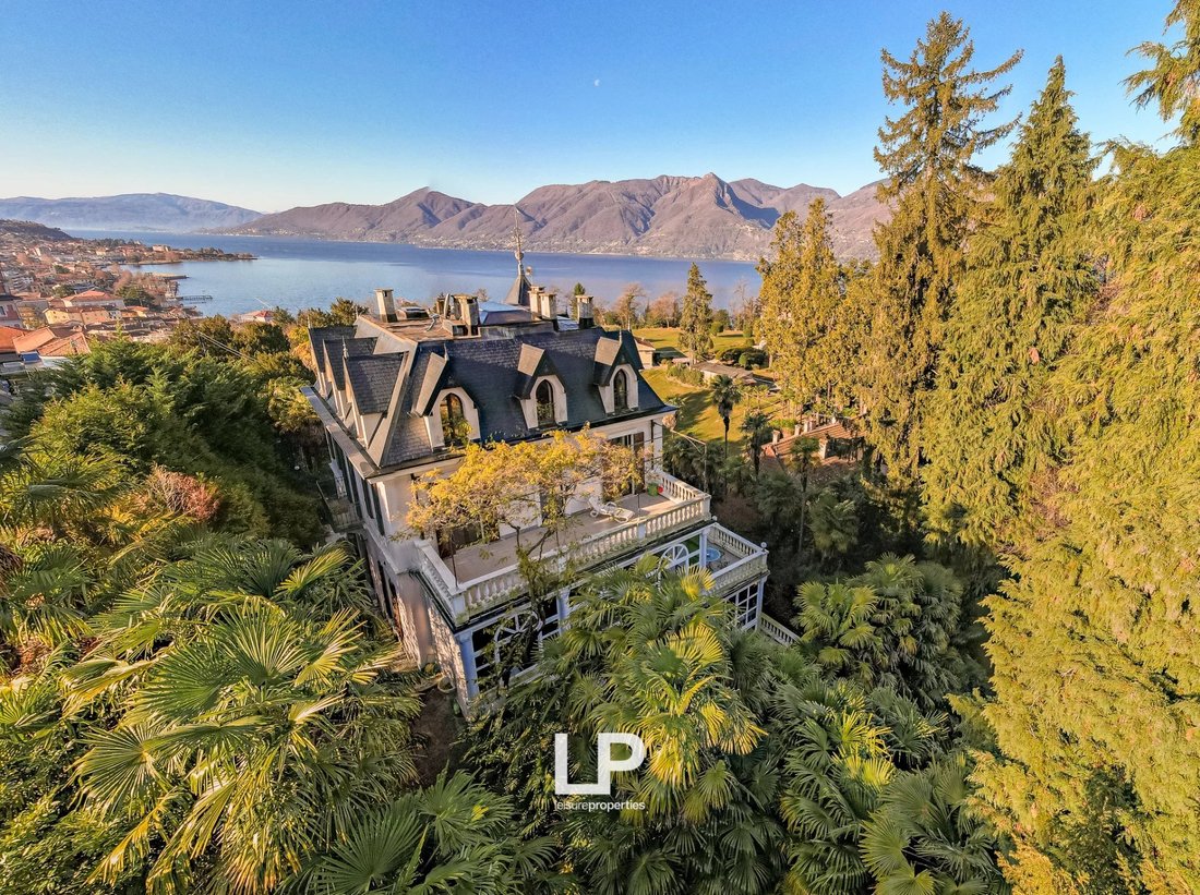 Villa in Luino, Lombardei, Italien 2 - 16825350