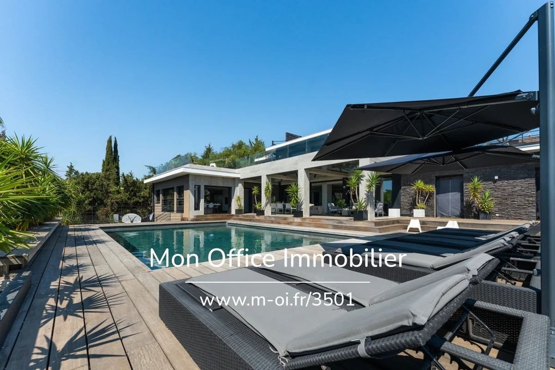 Villa en Saint-Raphaël, Provenza-Alpes-Costa Azul, Francia 3 - 16826391