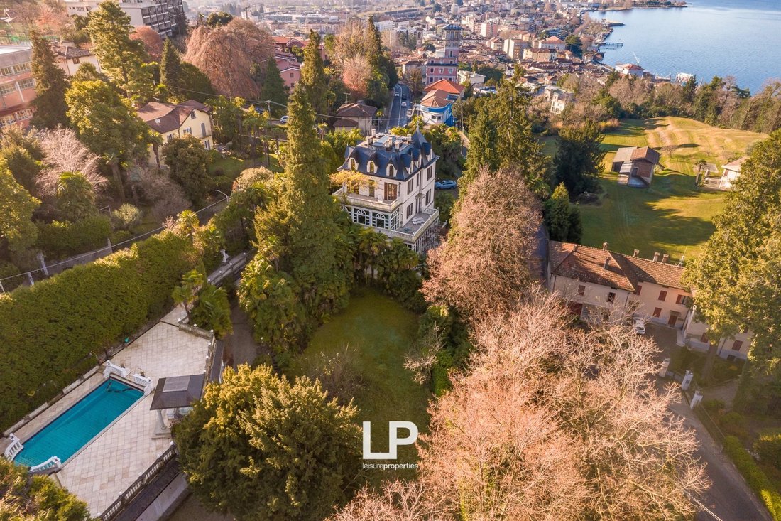 Villa in Luino, Lombardei, Italien 1 - 16825350