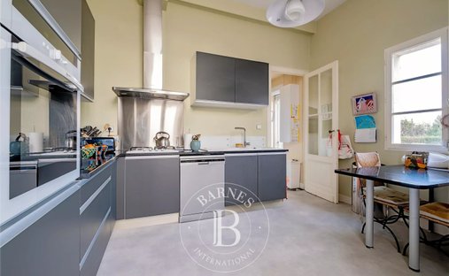 Splendid 19th Century Château, Renovated And Full Of Timeless Charm, Located Just Outside Bordeaux