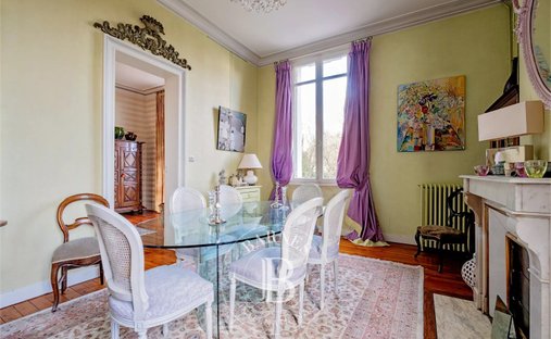 Splendid 19th Century Château, Renovated And Full Of Timeless Charm, Located Just Outside Bordeaux