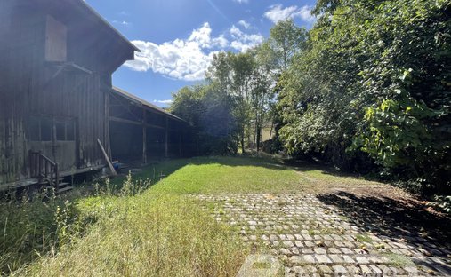 House 6 Room(s) 4 Bedroom(s) 210 M²