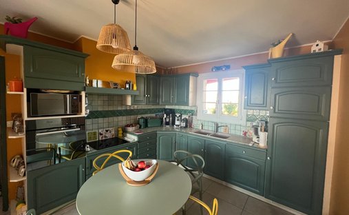 Castle for Sale in Forcalquier, Provence-Alpes-Côte d'Azur, France