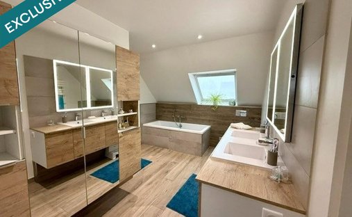 Castle for Sale in Oigny-en-Valois, Hauts-de-France, France