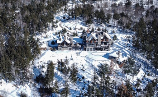 House in Mont-Tremblant, Quebec, Canada 1