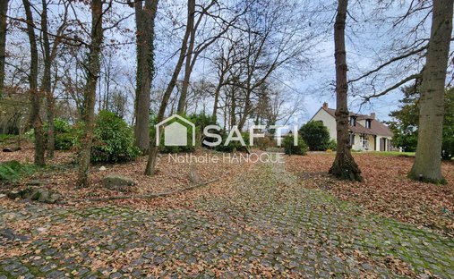 Castle for Sale in Houdan, Île-de-France, France