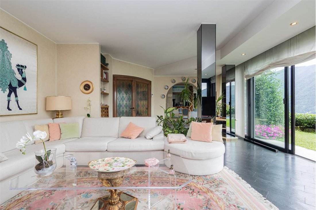 Villa in Western Lake Center, Como, Lombardy 5 - 16826561
