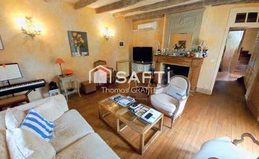 Castle for Sale in Sarlat-la-Canéda, Nouvelle-Aquitaine, France