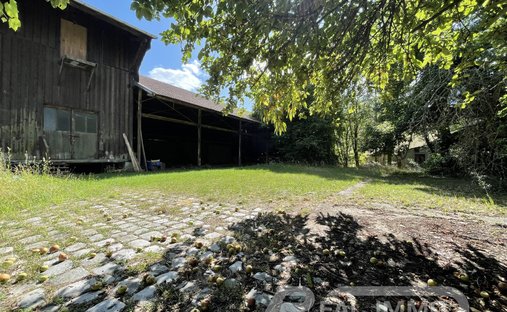 House 6 Room(s) 4 Bedroom(s) 210 M²