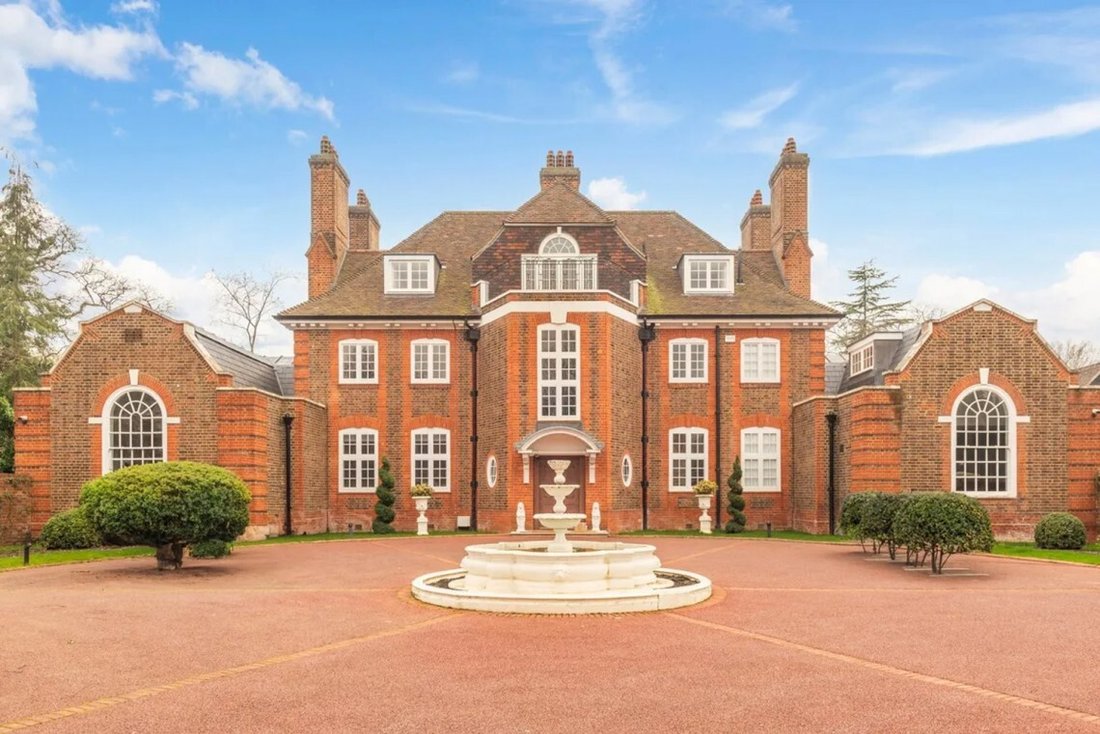 House in Hampstead Garden Suburb, Barnet, England 1 - 16826022