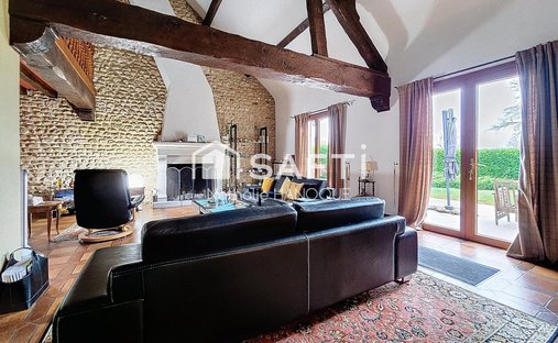 Castle for Sale in Houdan, Île-de-France, France