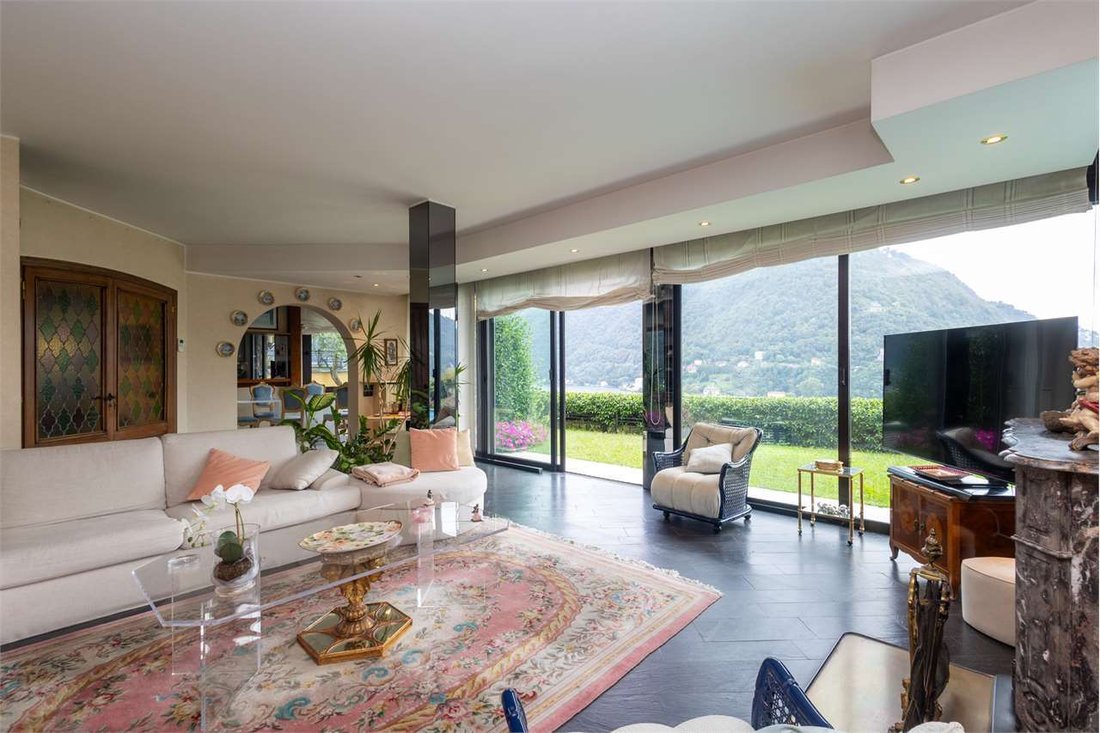 Villa in Western Lake Center, Como, Lombardy 4 - 16826561