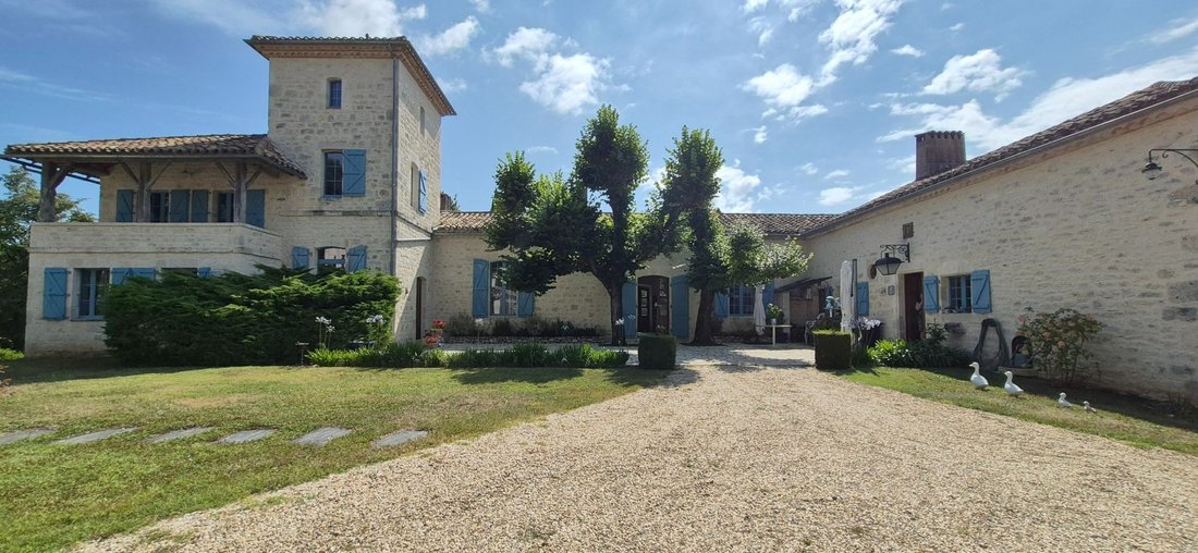Estate in Montcuq-en-Quercy-Blanc, Occitania, France 2 - 16276802