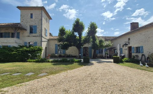 Estate in Montcuq-en-Quercy-Blanc, Occitania, France 1