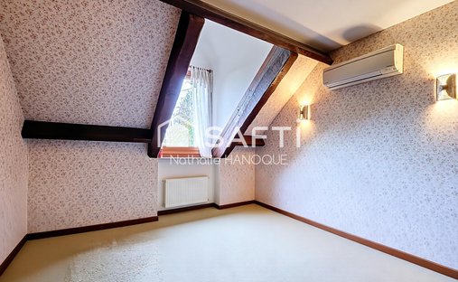 Castle for Sale in Houdan, Île-de-France, France