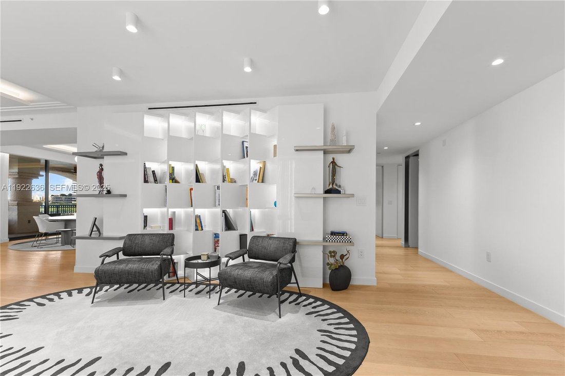 Condo in Miami Beach, Florida, United States 5 - 16826844