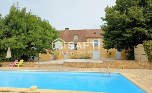 Castle for Sale in Sarlat-la-Canéda, Nouvelle-Aquitaine, France