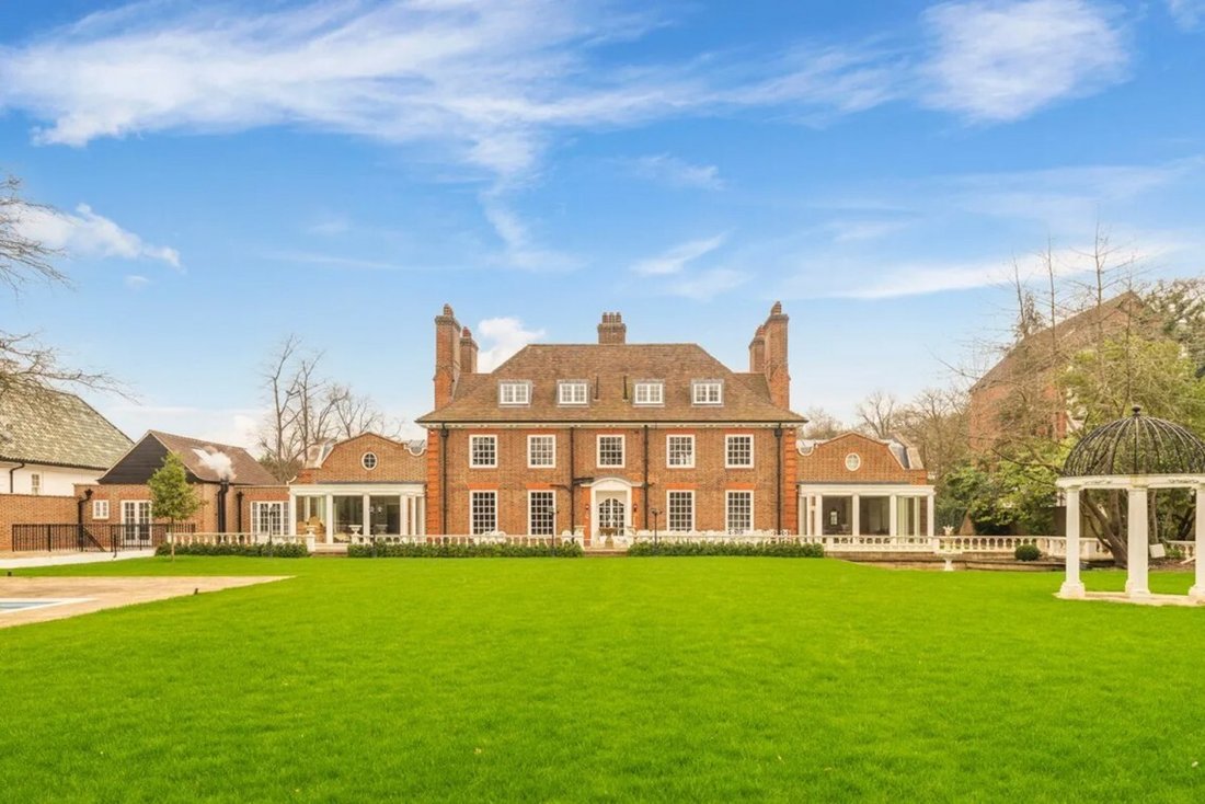House in Hampstead Garden Suburb, Barnet, England 4 - 16826022