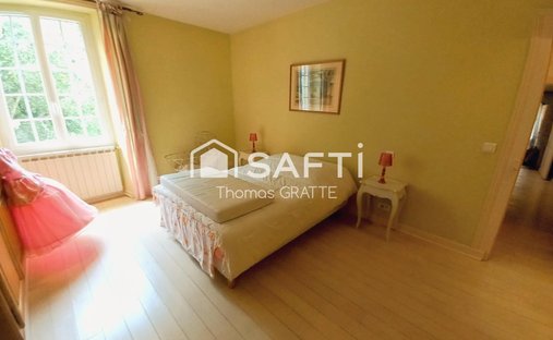 Castle for Sale in Sarlat-la-Canéda, Nouvelle-Aquitaine, France