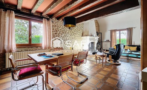 Castle for Sale in Houdan, Île-de-France, France