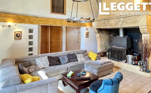 Castle for Sale in Sarlat-la-Canéda, Nouvelle-Aquitaine, France