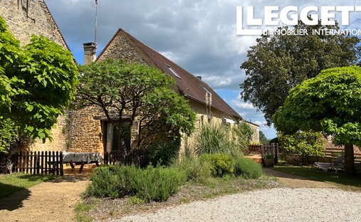 Castle for Sale in Sarlat-la-Canéda, Nouvelle-Aquitaine, France