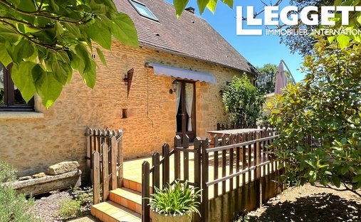 Castle for Sale in Sarlat-la-Canéda, Nouvelle-Aquitaine, France