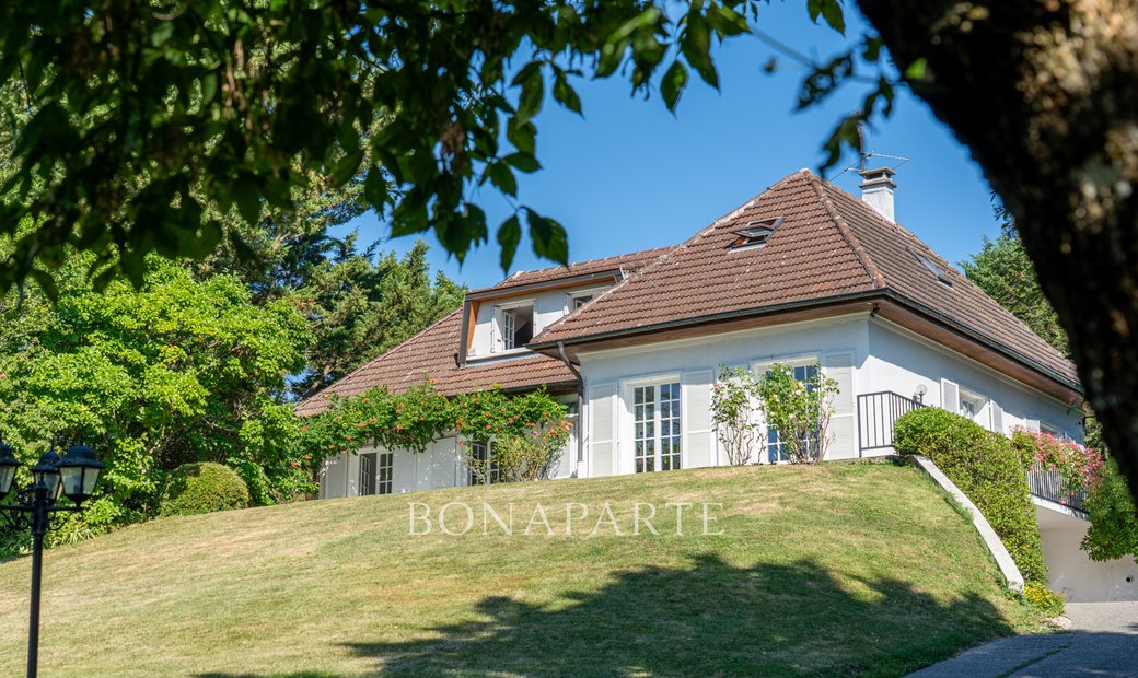 Castle for Sale in Grilly, Auvergne-Rhône-Alpes, France