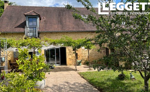 Castle for Sale in Sarlat-la-Canéda, Nouvelle-Aquitaine, France