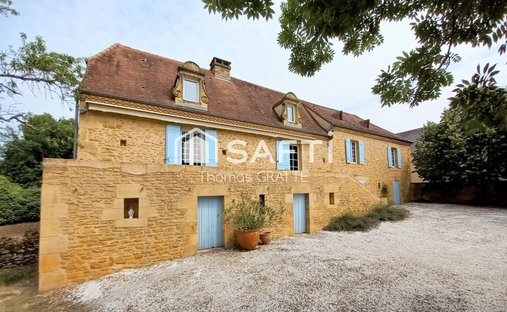 Castle for Sale in Sarlat-la-Canéda, Nouvelle-Aquitaine, France