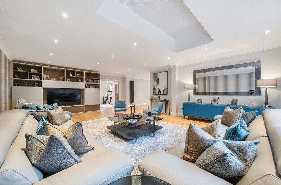 House in Barnet, England 2 - 16825016