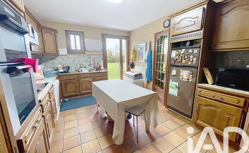 Castle for Sale in Houdan, Île-de-France, France