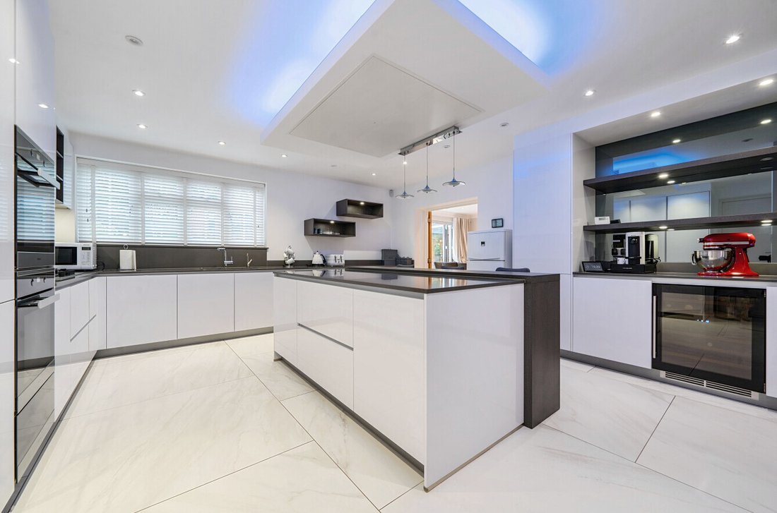 House in Barnet, England 3 - 16825016