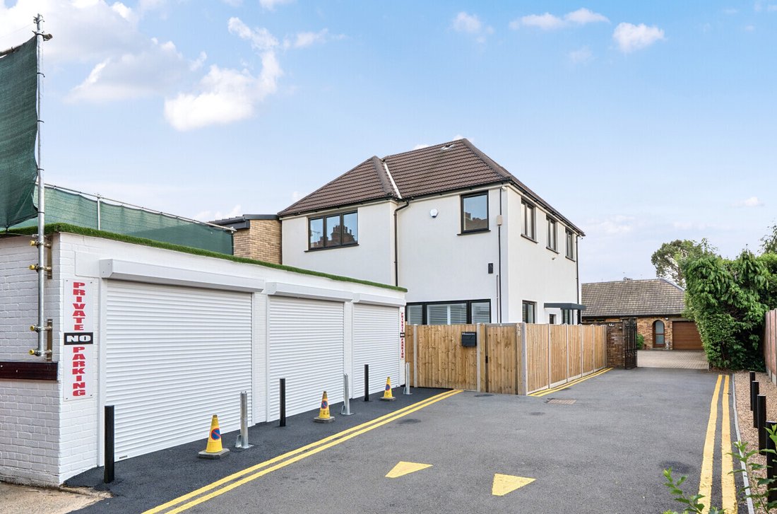 House in Mill Hill, Barnet, England 1 - 16824898