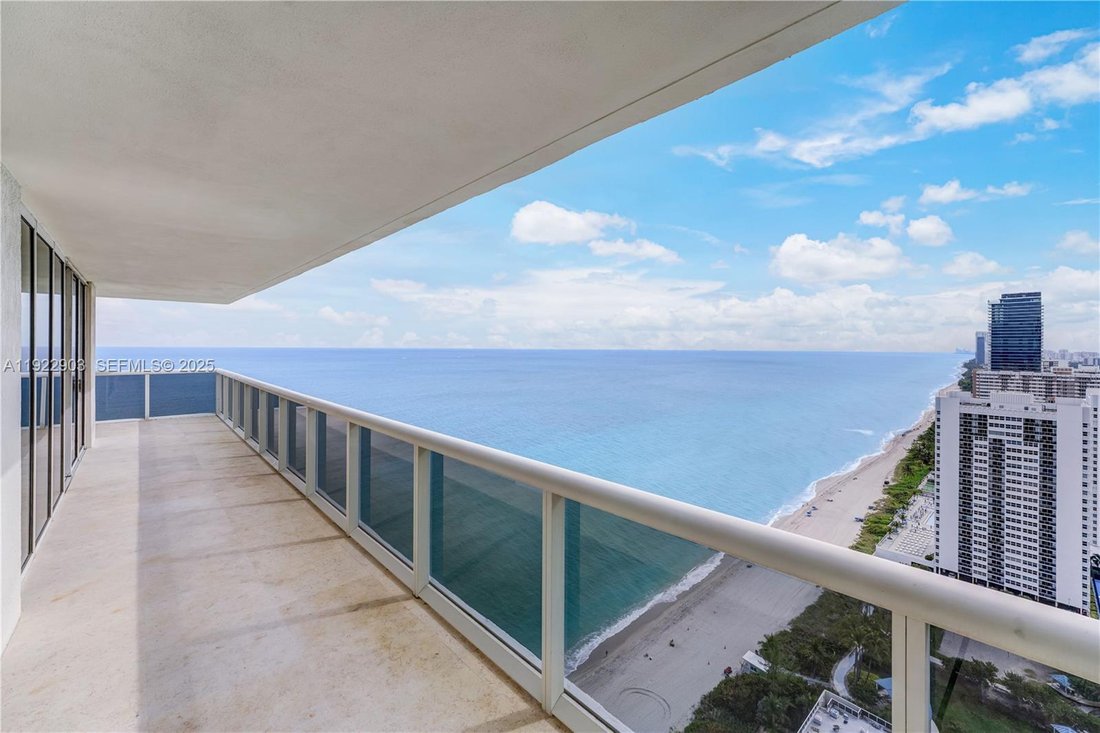 Condo in Hallandale Beach, Florida, United States 2 - 16725953