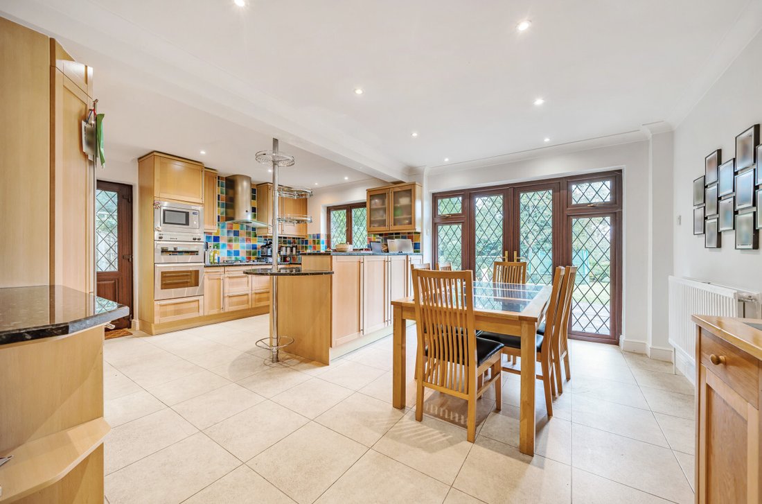 House in Barnet, England 2 - 16825119