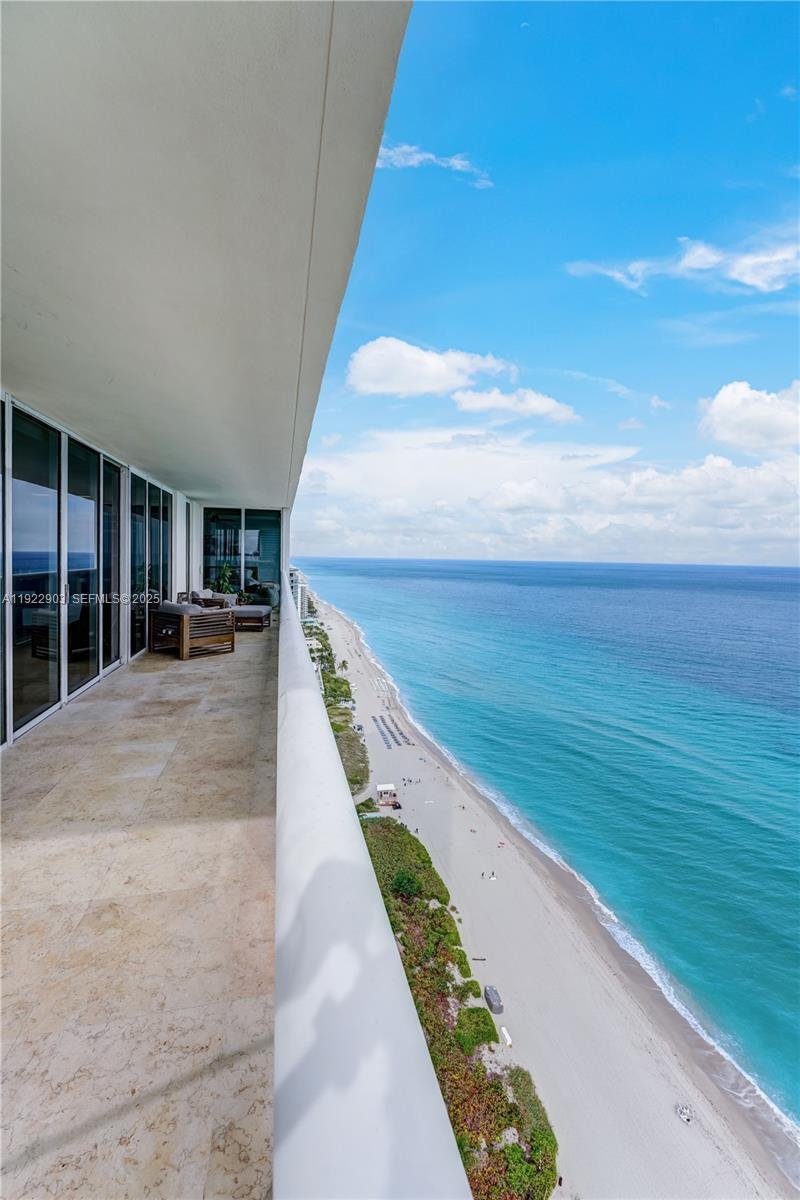 Condo in Hallandale Beach, Florida, United States 1 - 16725953