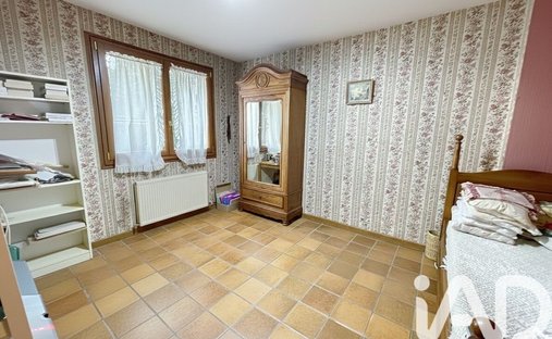 Castle for Sale in Houdan, Île-de-France, France