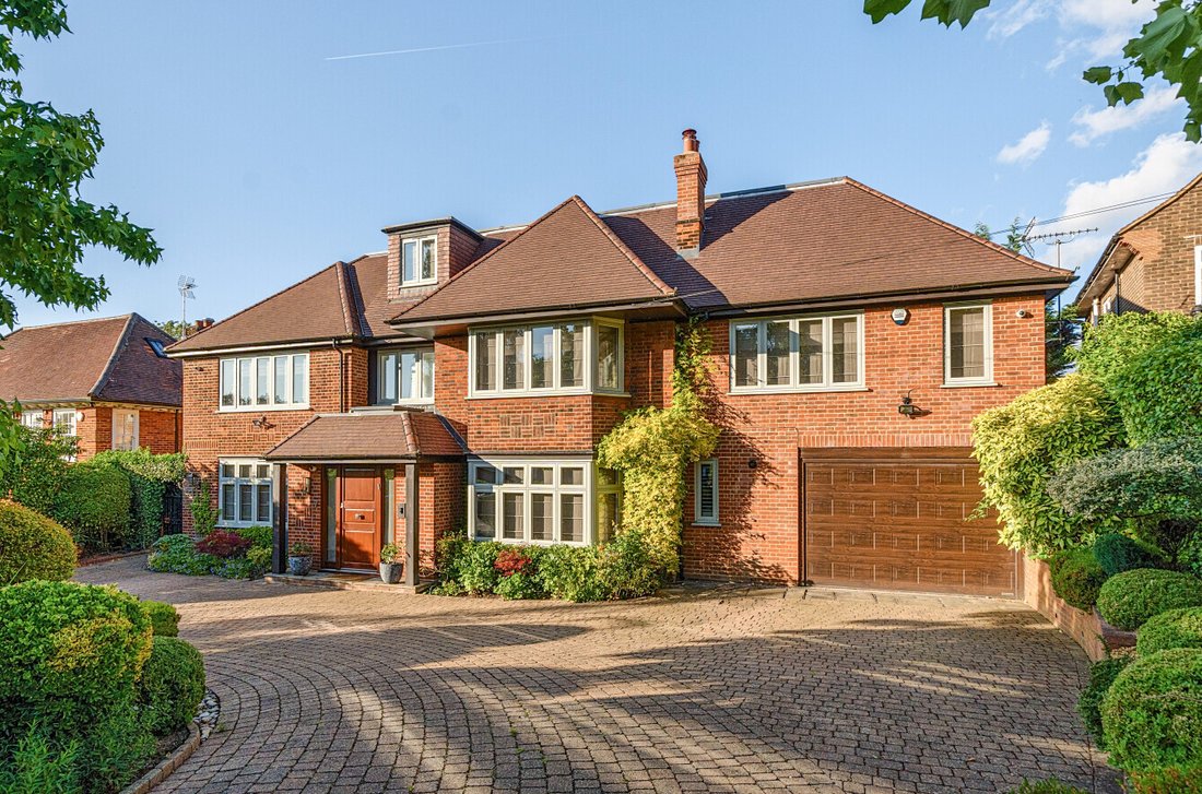 House in Barnet, England 1 - 16825092