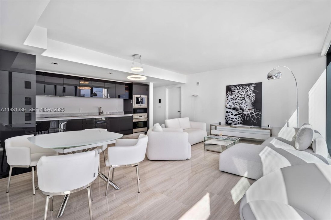 Condo in Miami, Florida, United States 2 - 16827046
